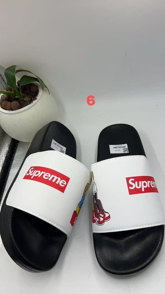 Claquette blanche box logo rouge