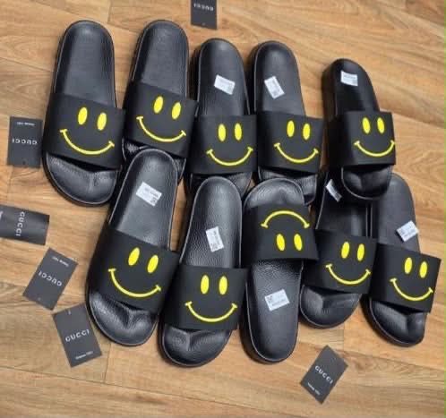 Claquette noire smiley