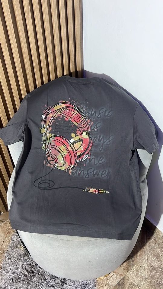 T-shirt imprimé casque audio