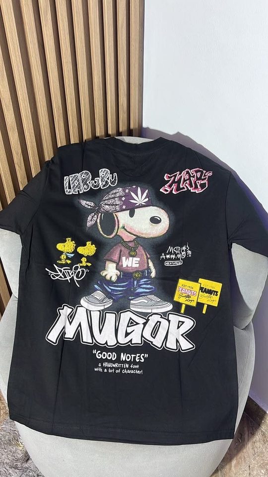 T-shirt noir Mugor